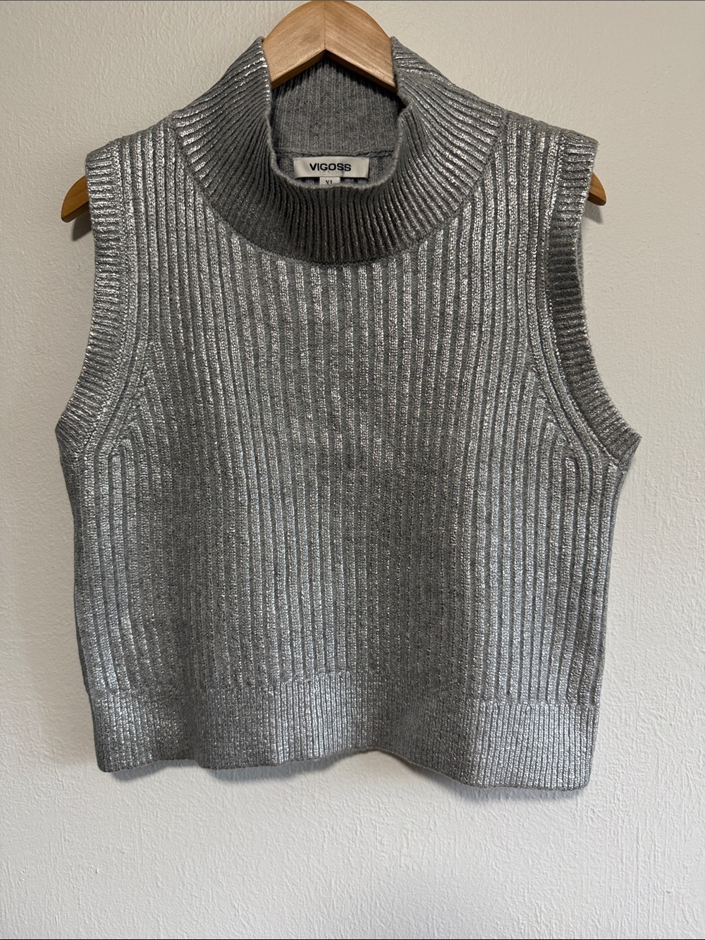 Vigoss silver metallic ribbed mock-neck sweater vest size XL New no tags